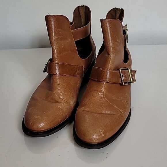 The Sak Cut Out Leather Ankle Boot - Picture 2 of 10